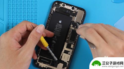 iphone11拆机图解 iphone11拆机注意事项