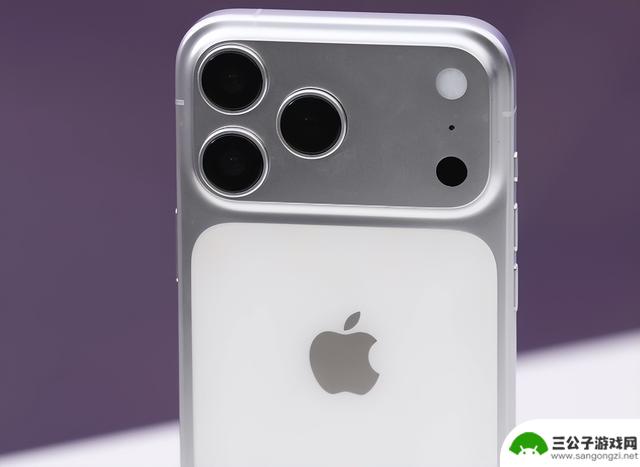 大电池功劳显著，iPhone17引领七成用户换机潮