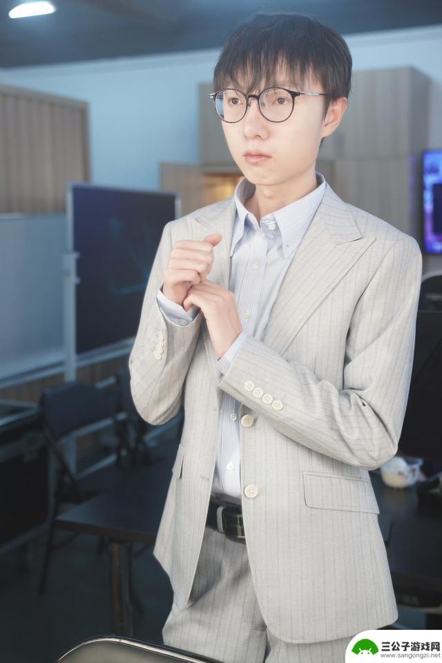 揭秘MLXG抖Y首秀直播原因：RNG合同曝光直播打工还欠数千万
