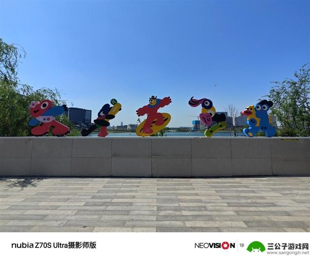 努比亚Z70S Ultra摄影师版：今年唯一无孔摄影手机的评测