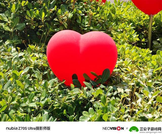 努比亚Z70S Ultra摄影师版：今年唯一无孔摄影手机的评测