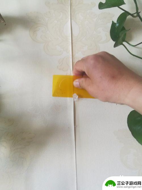手机壁纸开裂怎么保养 壁纸开边如何处理