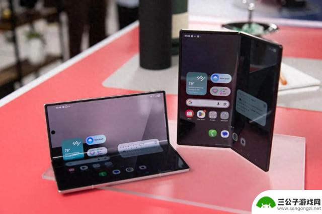 折叠iPhone猛抄三星，比华为三折叠更便宜的“最不苹果”手机