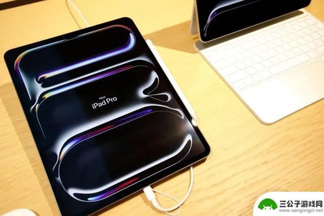 折叠iPhone猛抄三星，比华为三折叠更便宜的“最不苹果”手机