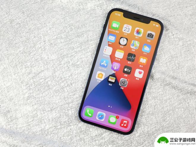 苹果手机后盖是蓝色的 iPhone 12蓝色版实机图欣赏