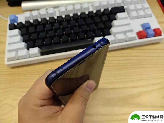 除了骁龙660处理器，这款手机没有任何亮点，即使价格再低也不建议购买
