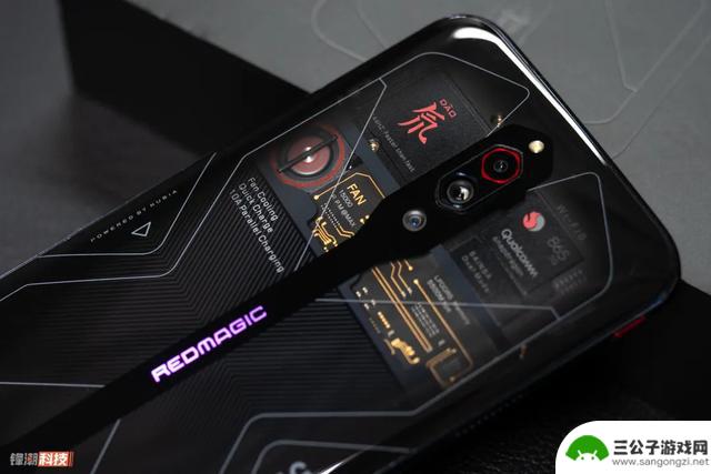 新款透明直屏手机发布，售价1699元，颇具亮点