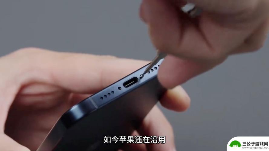 苹果手机底部螺丝图片 iPhone 11 Pro Max 内部构造图解