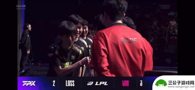 NIP3-2FPX战报：大主播击败小凤凰，三大意外事件导致杰杰失误致比赛失败